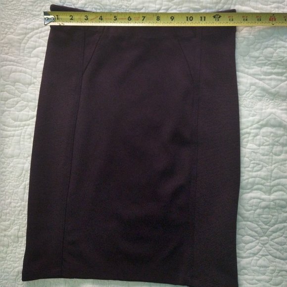 Pencil Skirt that hugs your curves - Picture 6 of 10